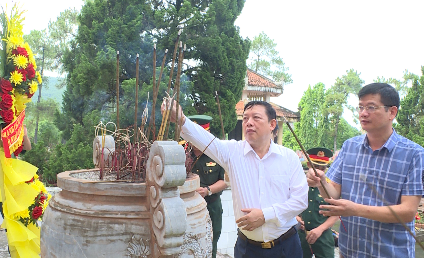 Anh-tin-bai